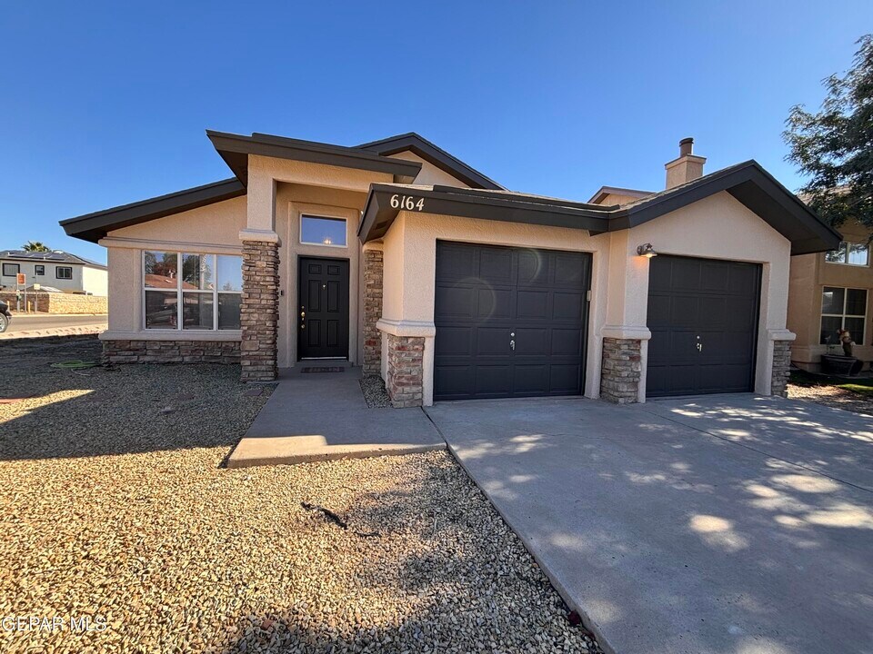 6164 River Park Pl in El Paso, TX - Building Photo