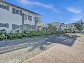 5112 Hollywood Blvd in Hollywood, FL - Building Photo - Building Photo