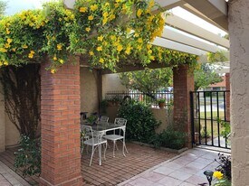 274 Leisure World in Mesa, AZ - Building Photo