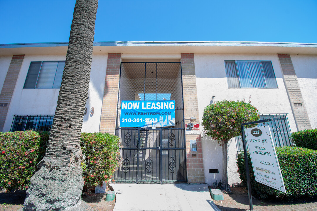 333 Vernon Ave in Venice, CA - Building Photo