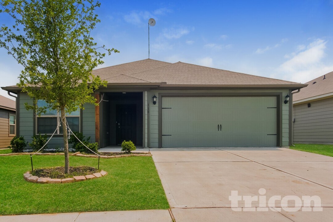 118 Bush Dr in Venus, TX - Building Photo