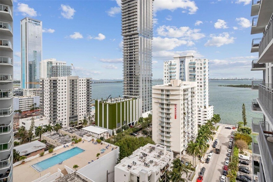 2150 N Bayshore Dr, Unit 2709 in Miami, FL - Building Photo