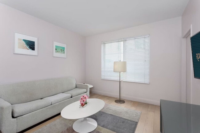 956 Washington Ave in Miami Beach, FL - Building Photo - Building Photo