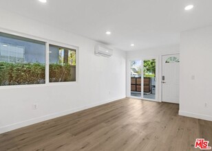 1025 Pleasant View Ave in Los Angeles, CA - Foto de edificio - Building Photo