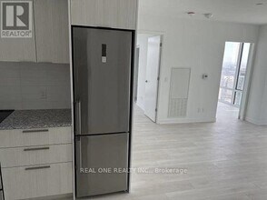 501 Yonge St in Toronto, ON - Building Photo - Building Photo