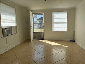913 Knight St in Houston, TX - Foto de edificio - Building Photo