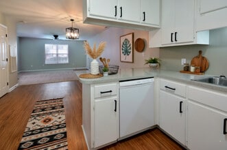 Edgewood Apartments in Butner, NC - Foto de edificio - Building Photo