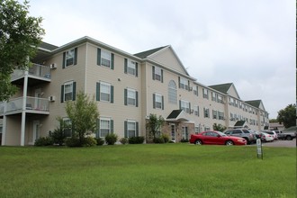 Woodhaven East Apartments in St. Cloud, MN - Foto de edificio - Building Photo