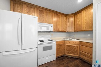 814 N Prairie Ave in Sioux Falls, SD - Building Photo - Building Photo