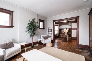 2943 N Maryland Ave in Milwaukee, WI - Building Photo