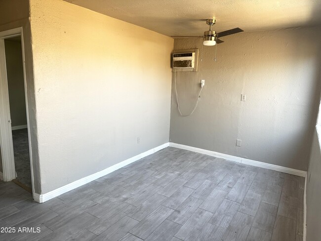2135 W Hadley St in Phoenix, AZ - Building Photo - Building Photo