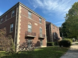 4305 N Marlborough Dr in Shorewood, WI - Building Photo