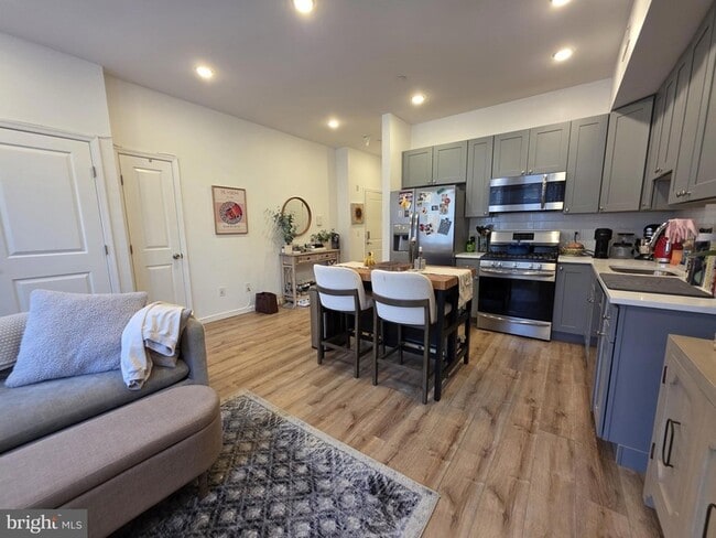 property at 742 S 4th St