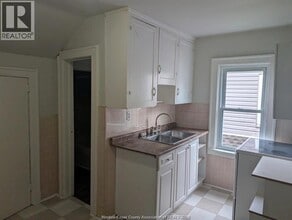 1335 Marentette Ave in Windsor, ON - Building Photo - Building Photo