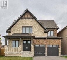 2450 Bridle Rd in Oshawa, ON - Building Photo