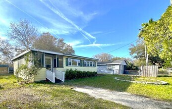 5506 Staley Dr in Tampa, FL - Building Photo - Building Photo
