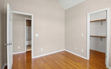 624 NE 99th St in Kansas City, MO - Building Photo - Building Photo