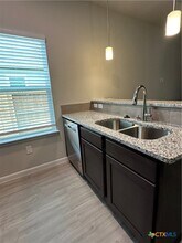 516 Hudson St in Seguin, TX - Building Photo - Building Photo