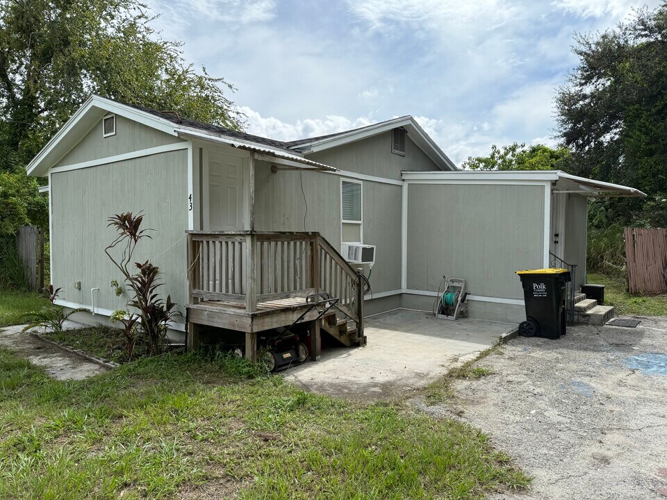 43 Norman Ln in Auburndale, FL - Building Photo