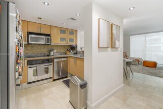 2101 Brickell Ave, Unit 2009 in Miami, FL - Building Photo - Building Photo