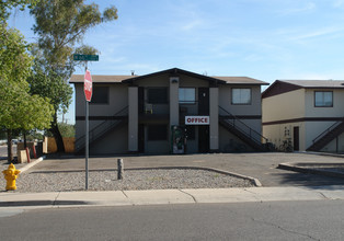 7155 N 66th Ave in Glendale, AZ - Foto de edificio - Building Photo