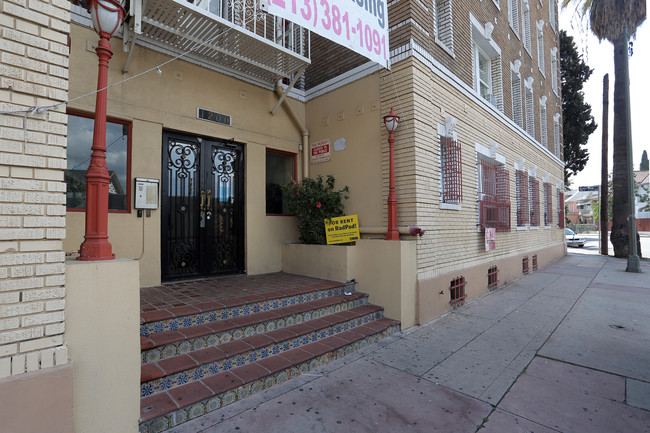 Hoover Apartments in Los Angeles, CA - Foto de edificio - Building Photo