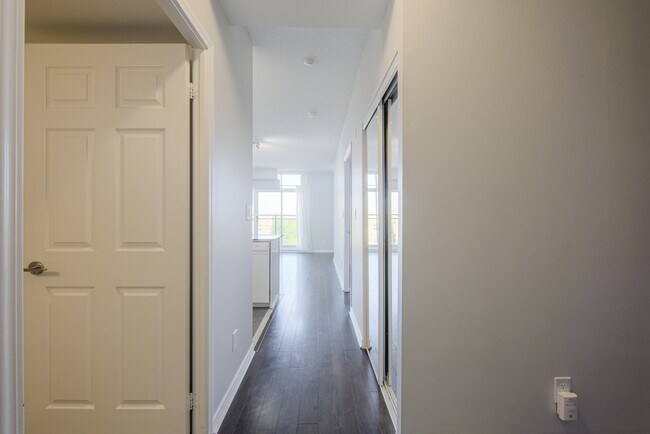 120-120 Dallimore Cir in Toronto, ON - Building Photo - Building Photo