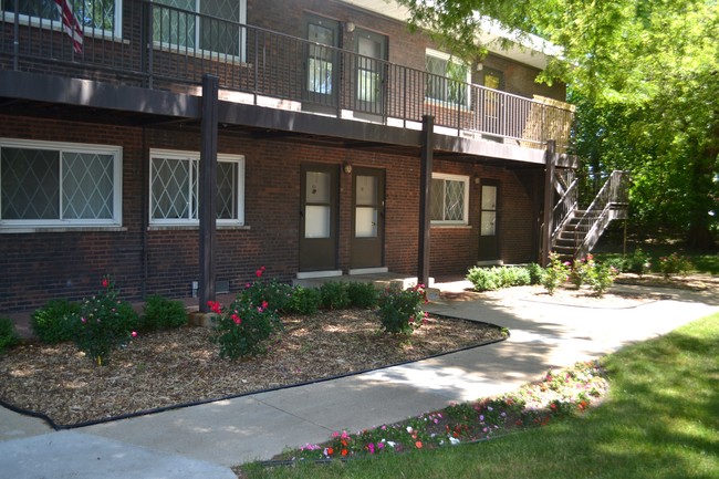 Des Plaines Apartments in Des Plaines, IL - Building Photo - Building Photo