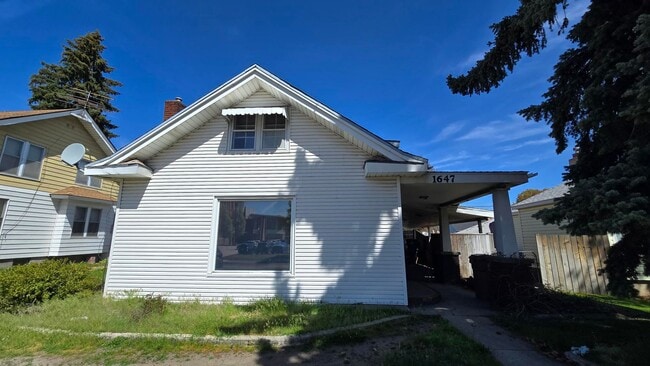 property at 1647 E Wellesley Ave