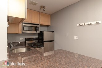 628 W Wrightwood, Unit M03B in Chicago, IL - Building Photo - Building Photo