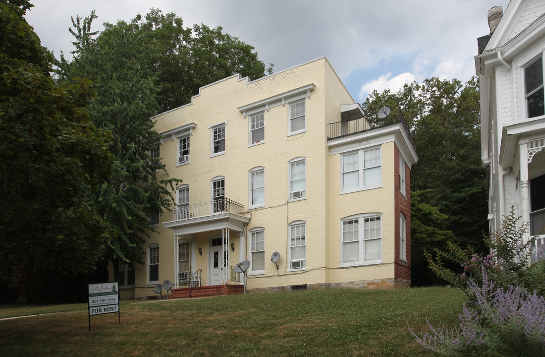 Broadway Apartments in Hagerstown, MD - Building Photo