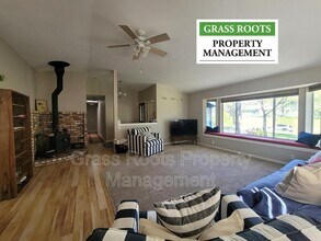 14336 Pepperwood Dr in Penn Valley, CA - Building Photo - Building Photo