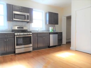 313 Cardinal Medeiros Ave, Unit 3 in Cambridge, MA - Building Photo - Building Photo