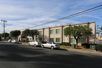 Maronda Terrace Apartments in El Cajon, CA - Foto de edificio - Building Photo