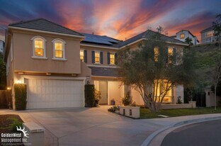 702 Costa Del Sur in San Marcos, CA - Building Photo