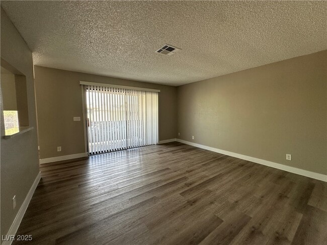 4571 Carriage Park Dr in Las Vegas, NV - Building Photo - Building Photo