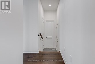 73 Gemini Dr in Barrie, ON - Building Photo - Building Photo