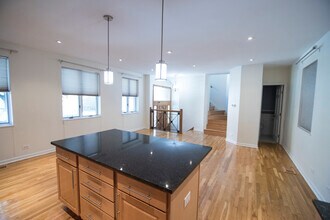 1807 W Ellen St in Chicago, IL - Building Photo - Building Photo