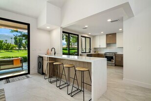 179 Gran Via in Palm Desert, CA - Building Photo