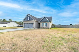 105 Cherry Ridge Ct in Richlands, NC - Building Photo - Building Photo