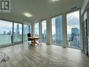 28 Wellesley St E in Toronto, ON - Building Photo - Building Photo