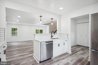 8648 Watershed Ct in Gaithersburg, MD - Building Photo - Building Photo