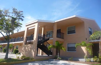 Sawgrass in Pinellas Park, FL - Building Photo - Building Photo