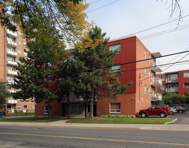 325 Melvin Ave in Hamilton, ON - Building Photo - Building Photo