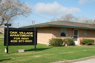 Oak Village Apartments in La Marque, TX - Building Photo - Building Photo