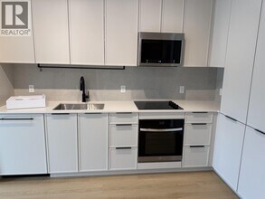 3075 Murray St in Port Moody, BC - Building Photo - Building Photo