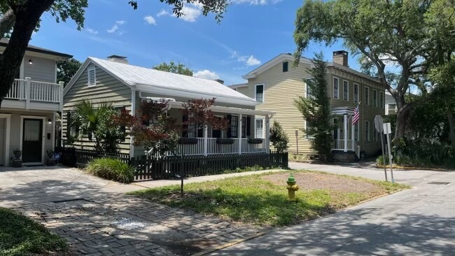 355 E Broad St in Savannah, GA - Building Photo - Building Photo