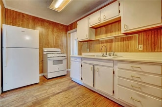 3308 Hyde Cir in Norfolk, VA - Building Photo - Building Photo