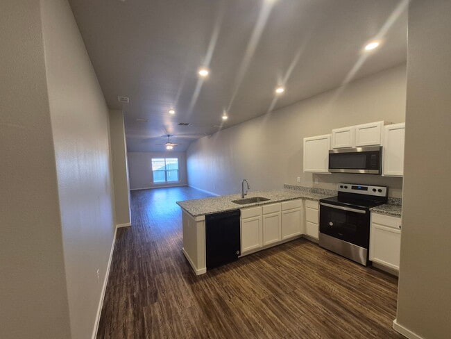 property at 2109 N Jayton Ave