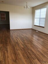 1860 Fescue Dr in Aurora, IL - Foto de edificio - Building Photo